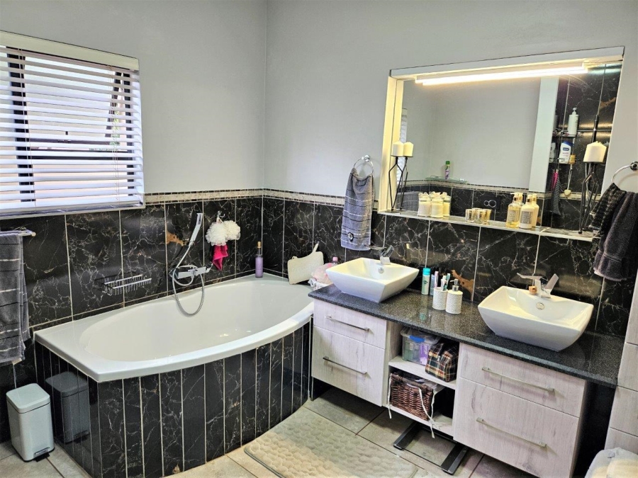 4 Bedroom Property for Sale in Melodie North West